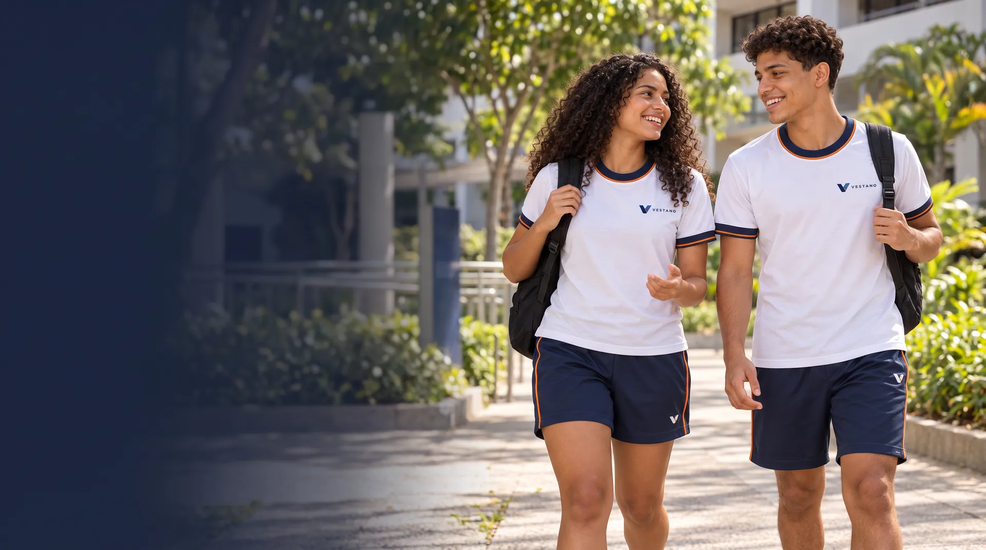 Pessoas vestindo Kit Escolar Camiseta + Bermuda Feminino Vestano
